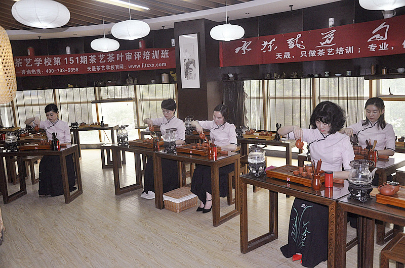 茶道培训学什么才是正确的? 天晟茶艺培训学校还是说